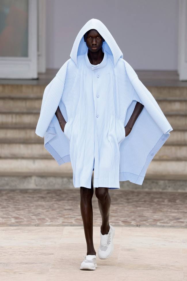 Homme Plissé Issey Miyake Spring 2025 Menswear; Photo: NowFashion.com