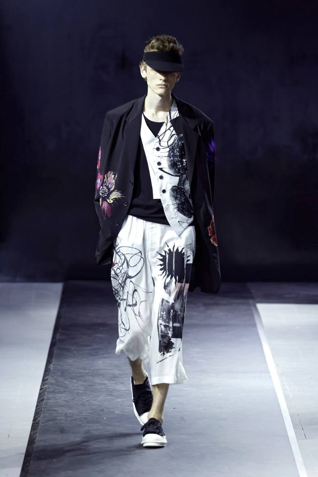 Yohji Yamamoto Spring 2025 Menswear; Photo: NowFashion.com