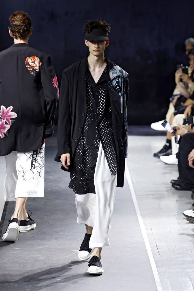 Yohji Yamamoto Spring 2025 Menswear; Photo: NowFashion.com