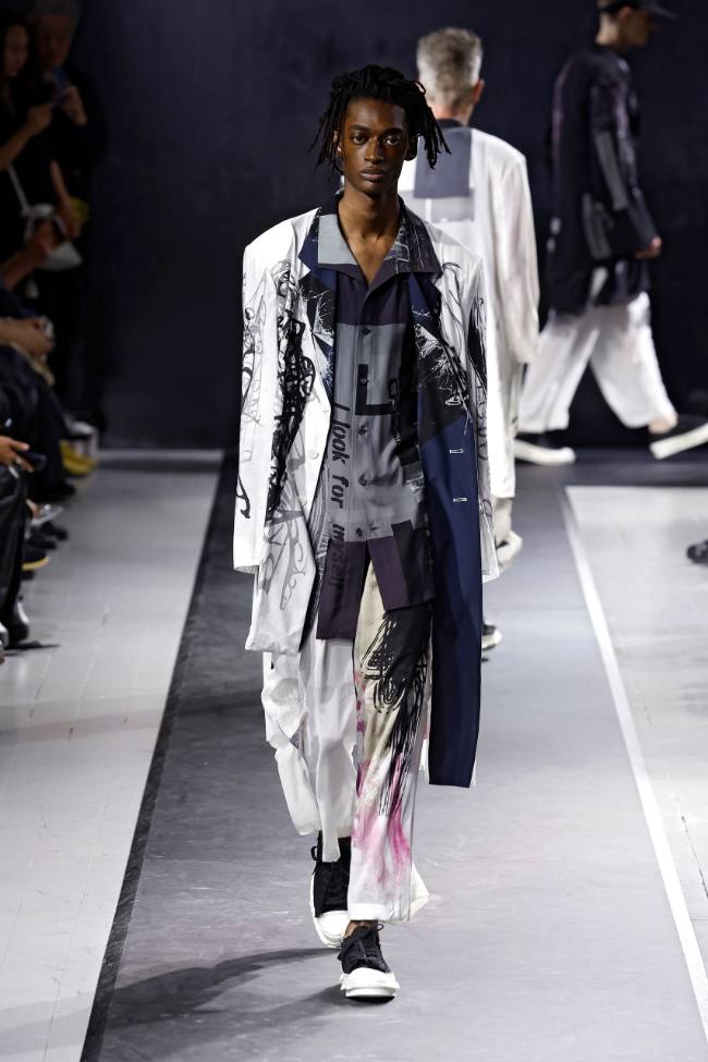 Yohji Yamamoto Spring 2025 Menswear; Photo: NowFashion.com