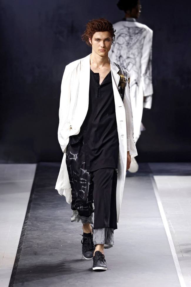 Yohji Yamamoto Spring 2025 Menswear; Photo: NowFashion.com