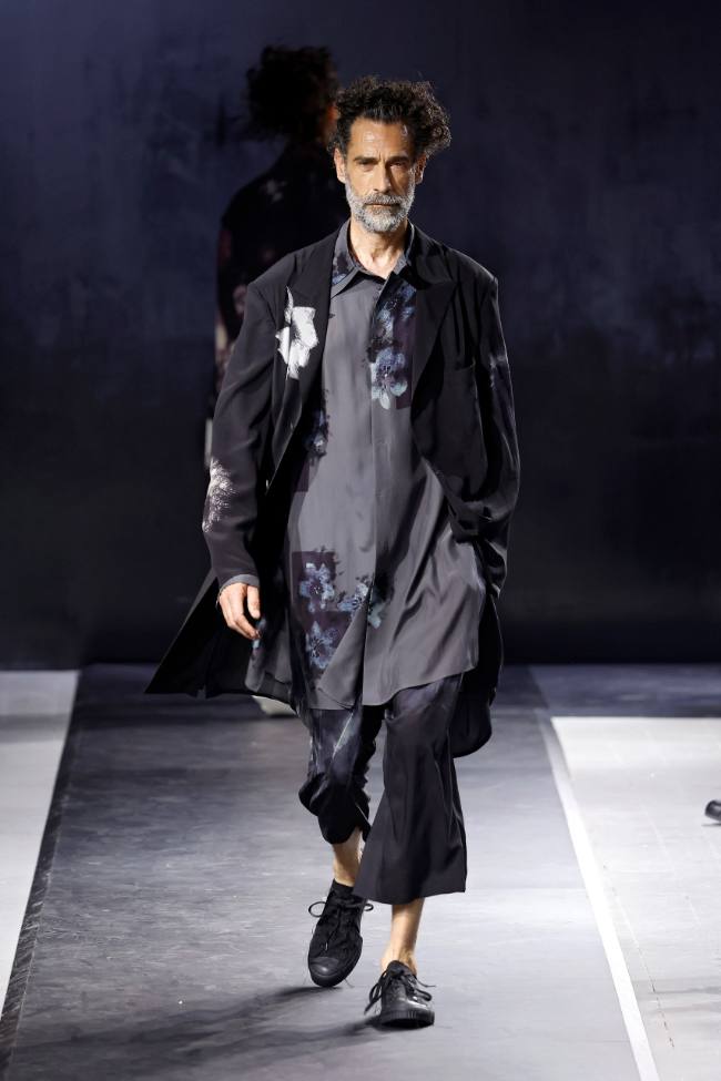 Yohji Yamamoto Spring 2025 Menswear; Photo: NowFashion.com