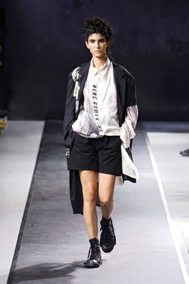Yohji Yamamoto Spring 2025 Menswear; Photo: NowFashion.com