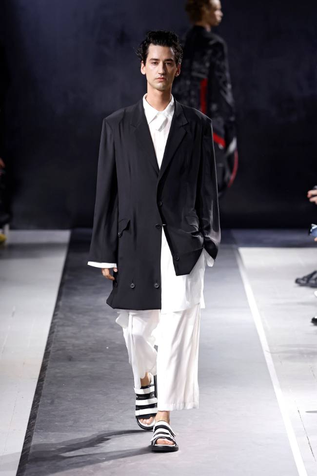 Yohji Yamamoto Spring 2025 Menswear; Photo: NowFashion.com
