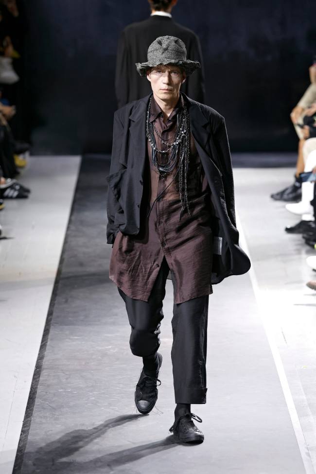 Yohji Yamamoto Spring 2025 Menswear; Photo: NowFashion.com