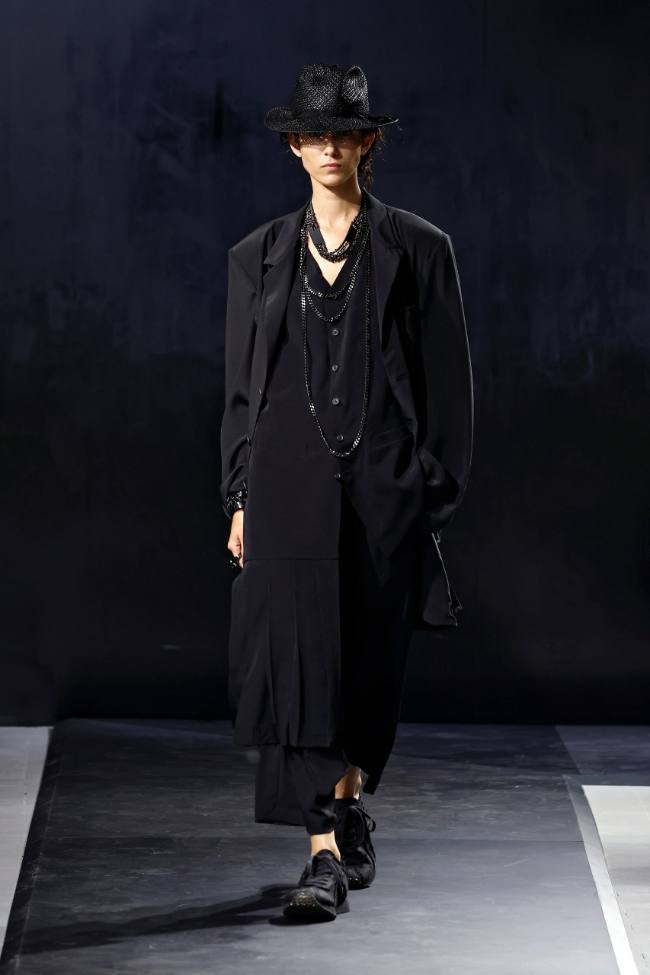 Yohji Yamamoto Spring 2025 Menswear; Photo: NowFashion.com