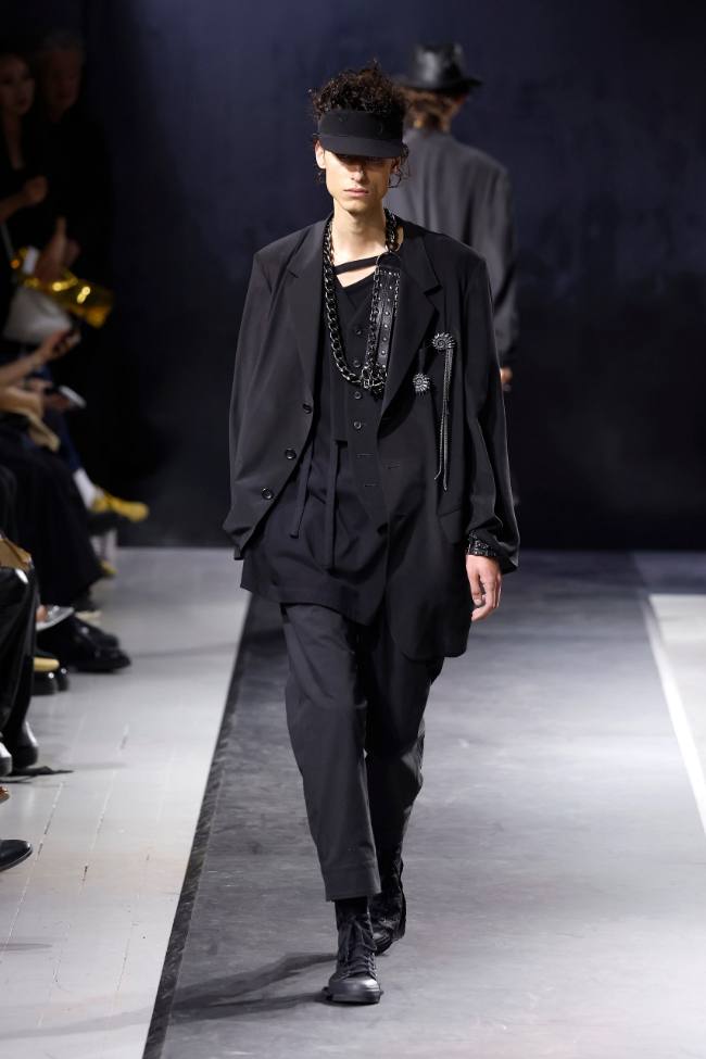 Yohji Yamamoto Spring 2025 Menswear; Photo: NowFashion.com