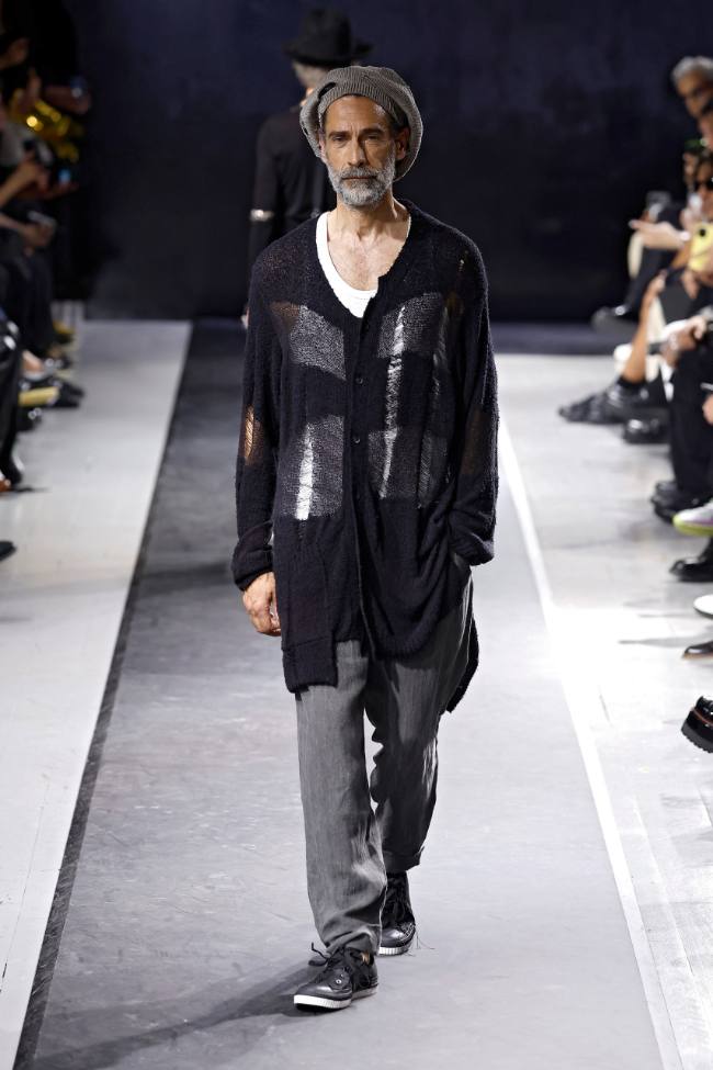 Yohji Yamamoto Spring 2025 Menswear; Photo: NowFashion.com