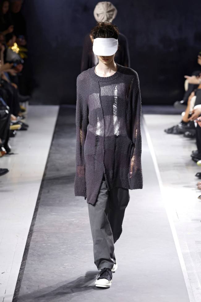 Yohji Yamamoto Spring 2025 Menswear; Photo: NowFashion.com