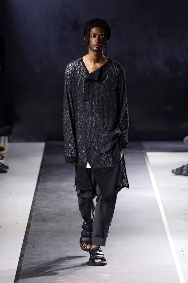 Yohji Yamamoto Spring 2025 Menswear; Photo: NowFashion.com