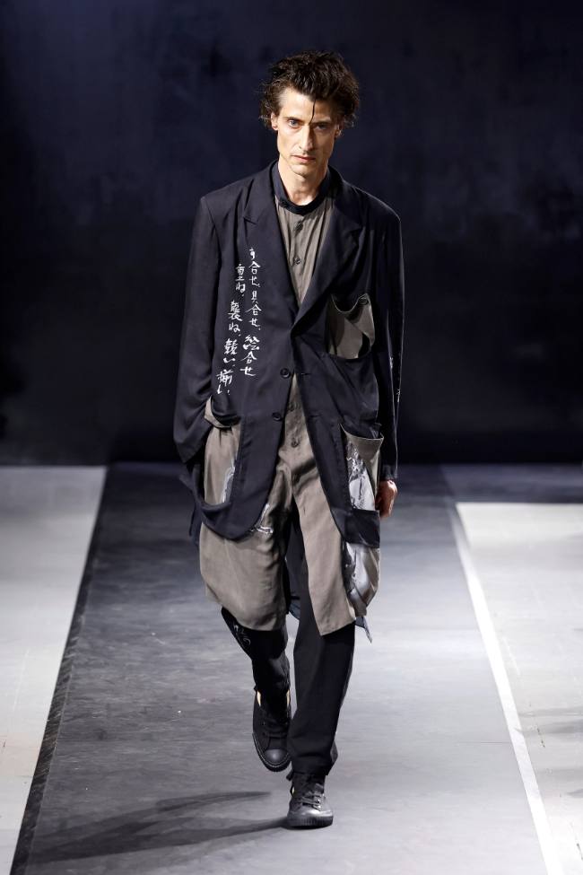 Yohji Yamamoto Spring 2025 Menswear; Photo: NowFashion.com