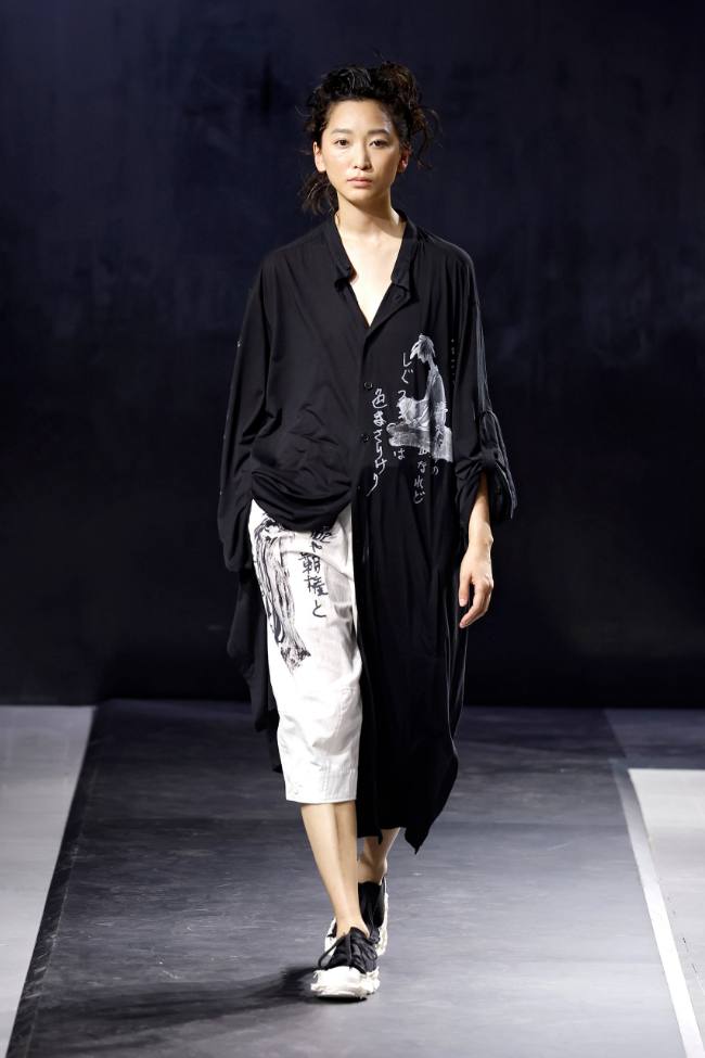Yohji Yamamoto Spring 2025 Menswear; Photo: NowFashion.com