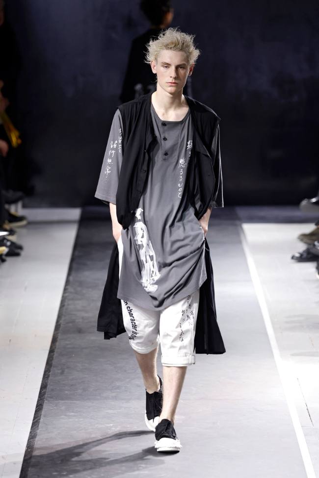 Yohji Yamamoto Spring 2025 Menswear; Photo: NowFashion.com