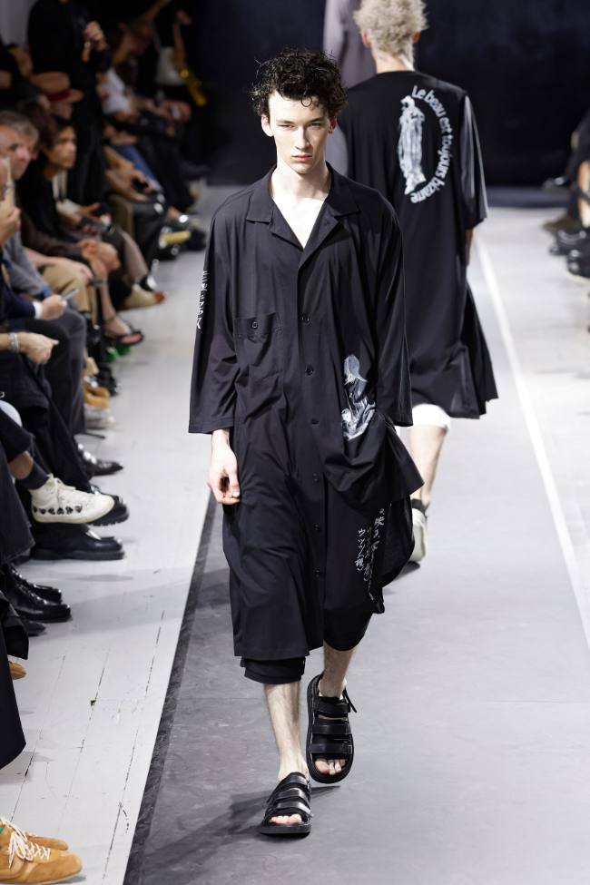 Yohji Yamamoto Spring 2025 Menswear; Photo: NowFashion.com