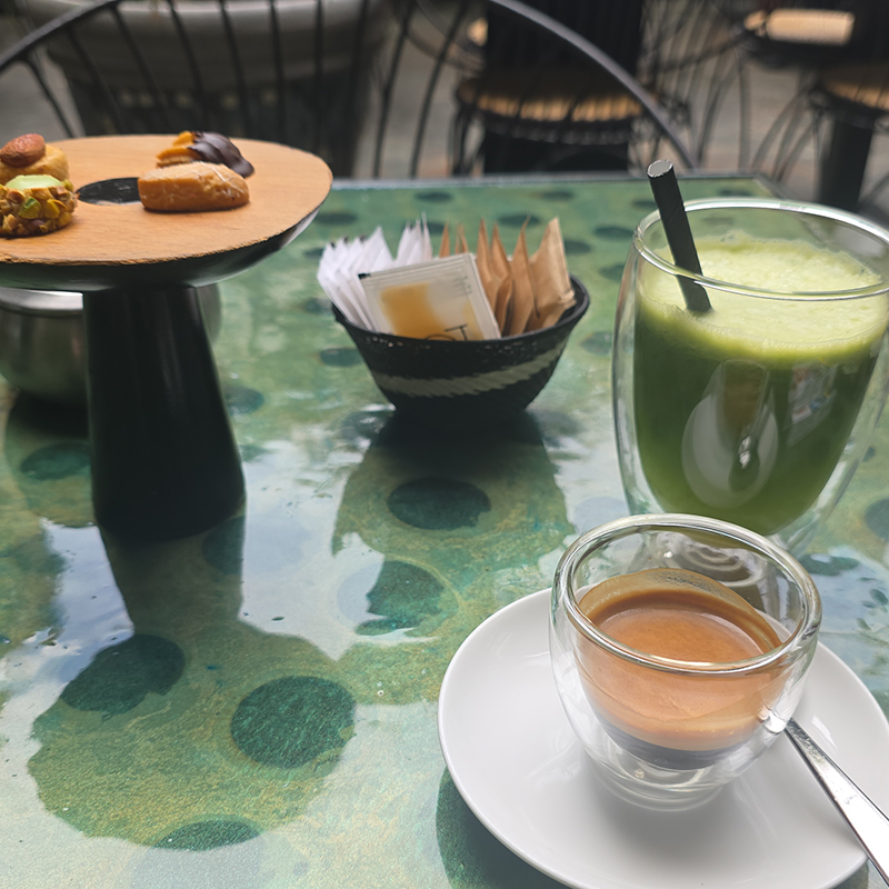An espress, a green smoothie, and some biscuits