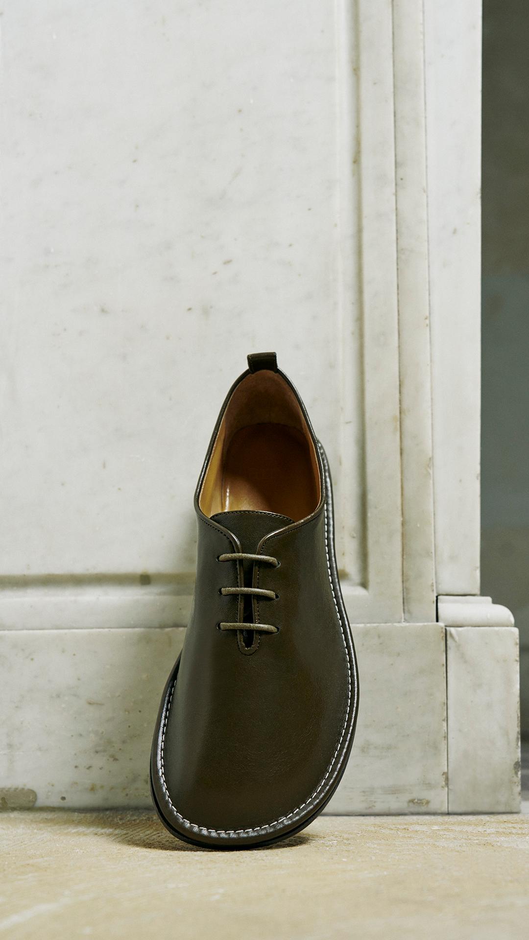 Ami Paris Spring 2025 Accessories, Footwear & Jewellery; Photo: Zoe Joubert for Ami Paris