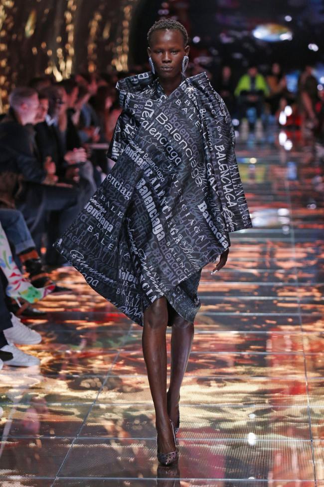 Balenciaga Spring 2019 Look 42; Photo: Nowfashion.com