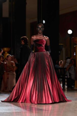 9/57 | Elie Saab Fall 2026 Haute Couture | Courtesy of Elie Saab Elie Saab Fall 2026 Haute Couture | Courtesy of Elie Saab