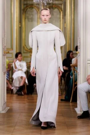 2/29 | Standing Ground Fall 2026 Haute Couture | Photo: Ik Aldama | Courtesy of Standing Ground Standing Ground Fall 2026 Haute Couture | Photo: Ik Aldama | Courtesy of Standing Ground