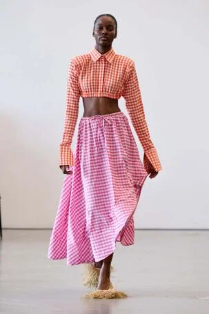 8/27 | Fruché Spring 2027 | Photo: James Cochrane | Courtesy of Berlin Fashion Week Fruché Spring 2027 | Photo: James Cochrane | Courtesy of Berlin Fashion Week