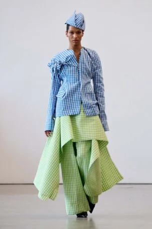 10/27 | Fruché Spring 2027 | Photo: James Cochrane | Courtesy of Berlin Fashion Week Fruché Spring 2027 | Photo: James Cochrane | Courtesy of Berlin Fashion Week