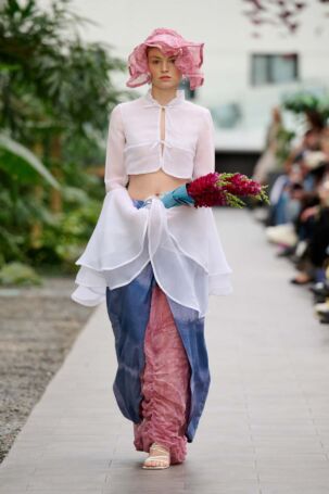 2/21 | IMPARI Spring 2027 | Photo: James Cochrane | Courtesy of Berlin Fashion Week IMPARI Spring 2027 | Photo: James Cochrane | Courtesy of Berlin Fashion Week