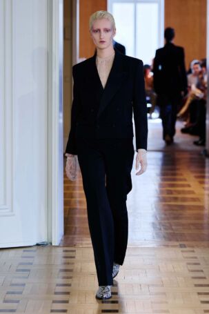 3/25 | JOHN LAWRENCE SULLIVAN Spring 2027 | Photo: Finnegan Koichi Godenschweger | Courtesy of Berlin Fashion Week JOHN LAWRENCE SULLIVAN Spring 2027 | Photo: Finnegan Koichi Godenschweger | Courtesy of Berlin Fashion Week
