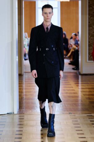 7/25 | JOHN LAWRENCE SULLIVAN Spring 2027 | Photo: Finnegan Koichi Godenschweger | Courtesy of Berlin Fashion Week JOHN LAWRENCE SULLIVAN Spring 2027 | Photo: Finnegan Koichi Godenschweger | Courtesy of Berlin Fashion Week