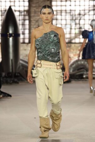 11/38 | Marina Hoermanseder Spring 2027 | Photo: Boris Marberg | Courtesy of Berlin Fashion Week Marina Hoermanseder Spring 2027 | Photo: Boris Marberg | Courtesy of Berlin Fashion Week