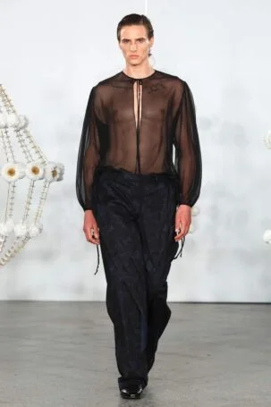 2/31 | Mariusz Przybylski Spring 2027 | Photo: Boris Marberg | Courtesy of Berlin Fashion Week Mariusz Przybylski Spring 2027 | Photo: Boris Marberg | Courtesy of Berlin Fashion Week