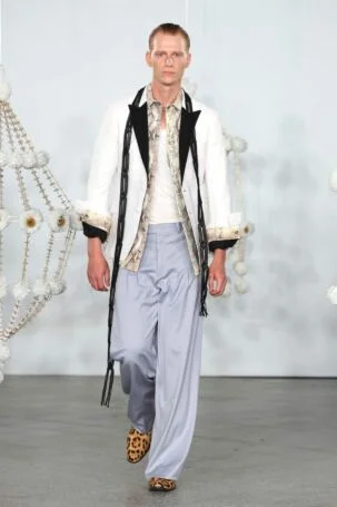 7/31 | Mariusz Przybylski Spring 2027 | Photo: Boris Marberg | Courtesy of Berlin Fashion Week Mariusz Przybylski Spring 2027 | Photo: Boris Marberg | Courtesy of Berlin Fashion Week