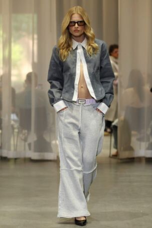 2/26 | Nowrubi Spring 2027 | Photo: Boris Marberg | Courtesy of Berlin Fashion Week Nowrubi Spring 2027 | Photo: Boris Marberg | Courtesy of Berlin Fashion Week