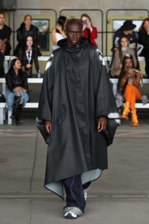 1/32 | sample030 Spring 2027 | Photo: Boris Marberg | Courtesy of Berlin Fashion Week sample030 Spring 2027 | Photo: Boris Marberg | Courtesy of Berlin Fashion Week