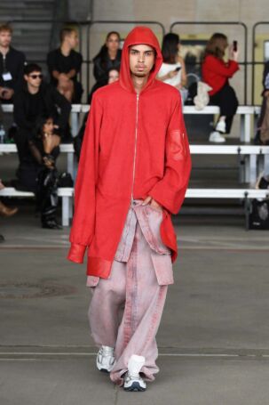 2/32 | sample030 Spring 2027 | Photo: Boris Marberg | Courtesy of Berlin Fashion Week sample030 Spring 2027 | Photo: Boris Marberg | Courtesy of Berlin Fashion Week