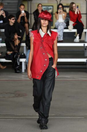 6/32 | sample030 Spring 2027 | Photo: Boris Marberg | Courtesy of Berlin Fashion Week sample030 Spring 2027 | Photo: Boris Marberg | Courtesy of Berlin Fashion Week