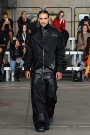 7/32 | sample030 Spring 2027 | Photo: Boris Marberg | Courtesy of Berlin Fashion Week sample030 Spring 2027 | Photo: Boris Marberg | Courtesy of Berlin Fashion Week