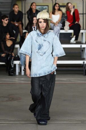 10/32 | sample030 Spring 2027 | Photo: Boris Marberg | Courtesy of Berlin Fashion Week sample030 Spring 2027 | Photo: Boris Marberg | Courtesy of Berlin Fashion Week
