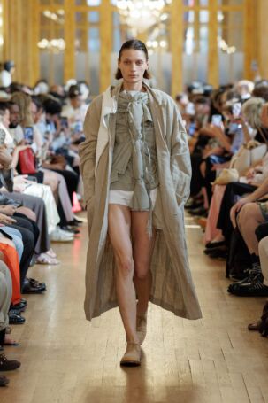 1/30 | Hed Mayner Spring 2027 Menswear | Photo: Paolo Marelli / Collective Parade | Courtesy of Hed Mayner Hed Mayner Spring 2027 Menswear | Photo: Paolo Marelli / Collective Parade | Courtesy of Hed Mayner