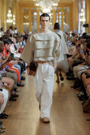 2/30 | Hed Mayner Spring 2027 Menswear | Photo: Paolo Marelli / Collective Parade | Courtesy of Hed Mayner Hed Mayner Spring 2027 Menswear | Photo: Paolo Marelli / Collective Parade | Courtesy of Hed Mayner