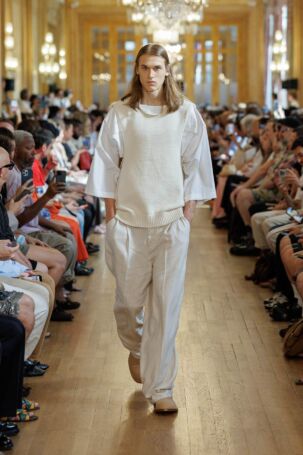 3/30 | Hed Mayner Spring 2027 Menswear | Photo: Paolo Marelli / Collective Parade | Courtesy of Hed Mayner Hed Mayner Spring 2027 Menswear | Photo: Paolo Marelli / Collective Parade | Courtesy of Hed Mayner