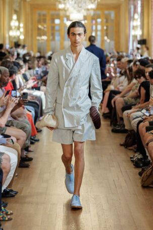 6/30 | Hed Mayner Spring 2027 Menswear | Photo: Paolo Marelli / Collective Parade | Courtesy of Hed Mayner Hed Mayner Spring 2027 Menswear | Photo: Paolo Marelli / Collective Parade | Courtesy of Hed Mayner