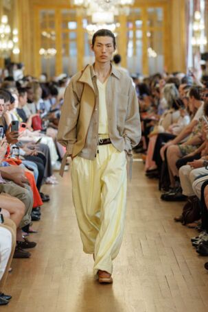 7/30 | Hed Mayner Spring 2027 Menswear | Photo: Paolo Marelli / Collective Parade | Courtesy of Hed Mayner Hed Mayner Spring 2027 Menswear | Photo: Paolo Marelli / Collective Parade | Courtesy of Hed Mayner