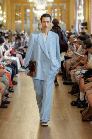 9/30 | Hed Mayner Spring 2027 Menswear | Photo: Paolo Marelli / Collective Parade | Courtesy of Hed Mayner Hed Mayner Spring 2027 Menswear | Photo: Paolo Marelli / Collective Parade | Courtesy of Hed Mayner