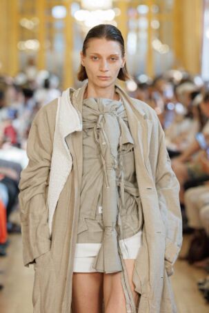1/30 | Details at Hed Mayner Spring 2027 Menswear | Photo: Paolo Marelli / Collective Parade | Courtesy of Hed Mayner Details at Hed Mayner Spring 2027 Menswear | Photo: Paolo Marelli / Collective Parade | Courtesy of Hed Mayner