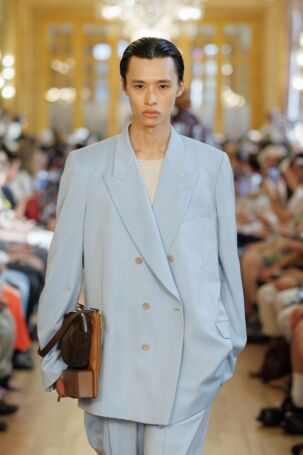 9/30 | Details at Hed Mayner Spring 2027 Menswear | Photo: Paolo Marelli / Collective Parade | Courtesy of Hed Mayner Details at Hed Mayner Spring 2027 Menswear | Photo: Paolo Marelli / Collective Parade | Courtesy of Hed Mayner
