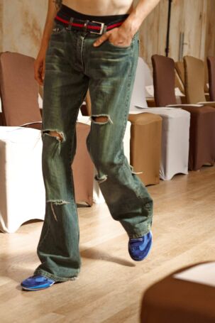 10/11 | Hed Mayner x Aro Sneaker Collaboration at Hed Mayner Spring 2027 Menswear | Courtesy of Hed Mayner Hed Mayner x Aro Sneaker Collaboration at Hed Mayner Spring 2027 Menswear | Courtesy of Hed Mayner