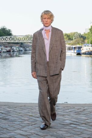 8/34 | Officine Générale Spring 2027 Menswear | Courtesy of Officine Générale Officine Générale Spring 2027 Menswear | Courtesy of Officine Générale