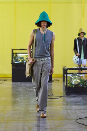 2/26 | Solid Homme Spring 2027 Menswear | Photo: Luca Tombolini | Courtesy of Solid Homme Solid Homme Spring 2027 Menswear | Photo: Luca Tombolini | Courtesy of Solid Homme