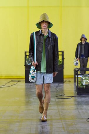 3/26 | Solid Homme Spring 2027 Menswear | Photo: Luca Tombolini | Courtesy of Solid Homme Solid Homme Spring 2027 Menswear | Photo: Luca Tombolini | Courtesy of Solid Homme