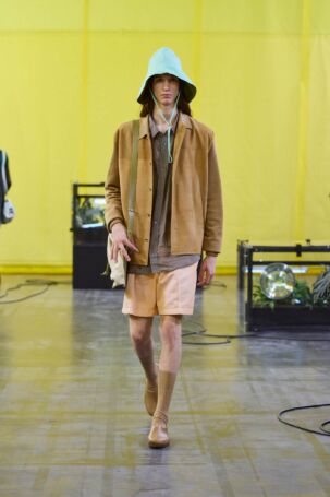 6/26 | Solid Homme Spring 2027 Menswear | Photo: Luca Tombolini | Courtesy of Solid Homme Solid Homme Spring 2027 Menswear | Photo: Luca Tombolini | Courtesy of Solid Homme